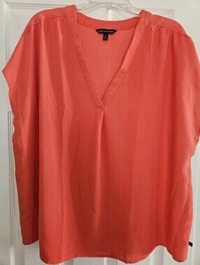 Banana Republic Coral V-Neck Short Sleeve Top